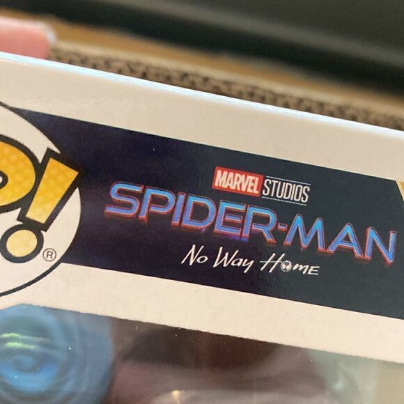 SPIDER-MAN BLACK & GOLD SUIT - SPIDER-MAN: NO WAY HOME - Picture 6 of 7